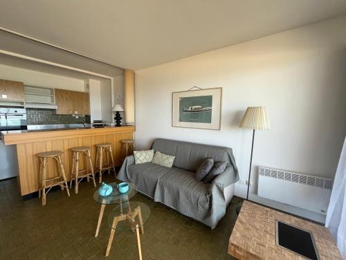 Appartement T2 RDC avec Jardinet et Accès Direct Plage, Parking Sécurisé, Proche Commerces