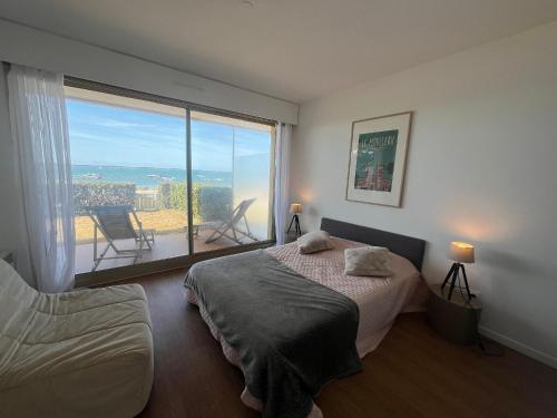 Appartement T2 RDC avec Jardinet et Accès Direct Plage, Parking Sécurisé, Proche Commerces