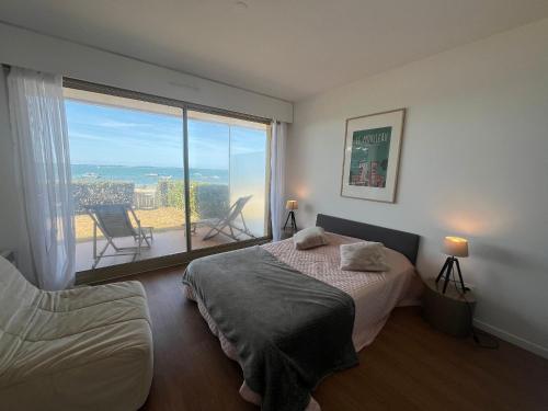 Appartement T2 RDC avec Jardinet et Accès Direct Plage, Parking Sécurisé, Proche Commerces