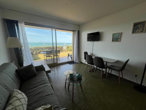 Appartement T2 RDC avec Jardinet et Accès Direct Plage, Parking Sécurisé, Proche Commerces