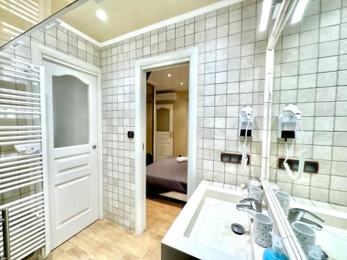 2 pieces Meynadier centre Cannes proche Croisette