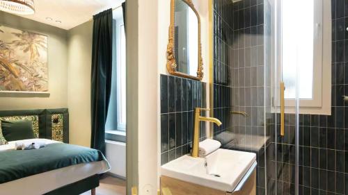 Chic & Cosy Suite Steps from Saint Germain