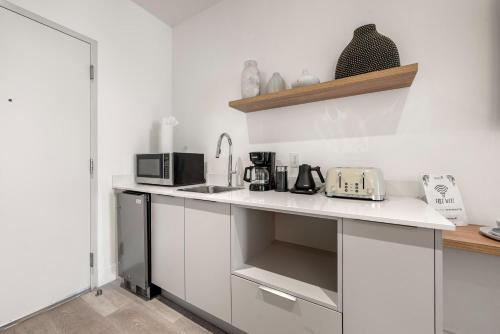 Modern Brickell Luxe Apartment by Palermo Home Miami photo 16