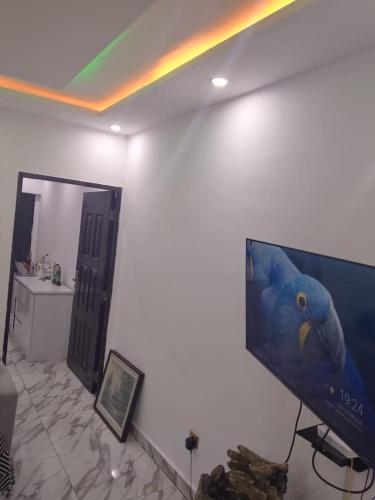 a flat screen tv hanging on a white wall at Immobilier Du siecle in Abidjan