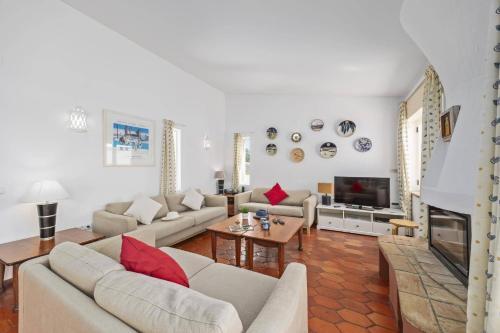 Villa Tres Irmaos by Villa Plus
