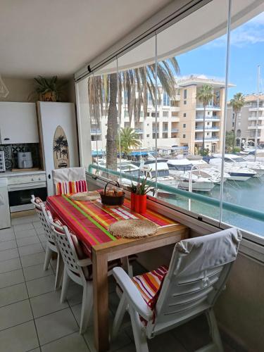 Port Frejus vue port, grand T2, 47m2, clim, piscine
