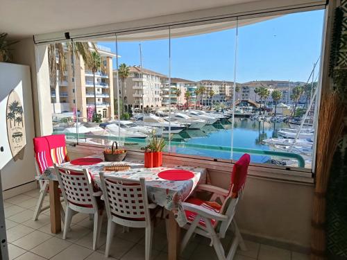 Port Frejus vue port, grand T2, 47m2, clim, piscine