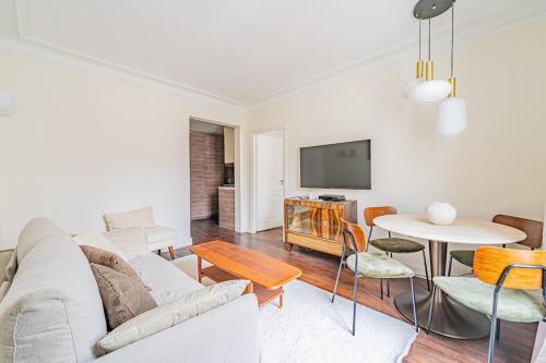 Saint-Germain-des-Prés Elegant Paris Apartment