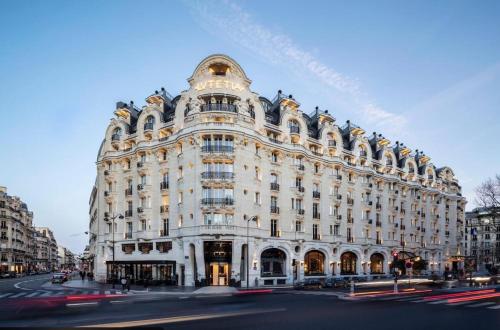 Saint-Germain-des-Prés Elegant Paris Apartment