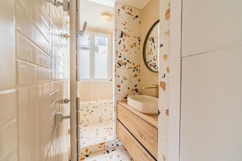 Saint-Germain-des-Prés Elegant Paris Apartment