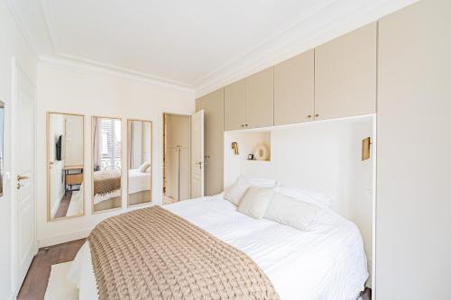 Saint-Germain-des-Prés Elegant Paris Apartment