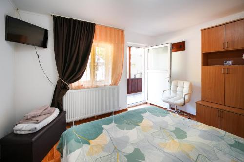 a living room with a couch and a window at CASA DODO in Călimăneşti