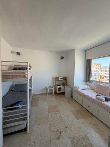Estepona Port Apartment - Sea Views, Sleeps 6
