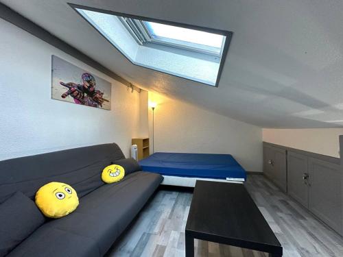 a living room with a couch and a bed at Coul in Valras-Plage