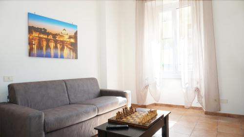 Testaccio - Central apartment with balcony