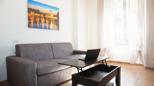 Testaccio - Central apartment with balcony
