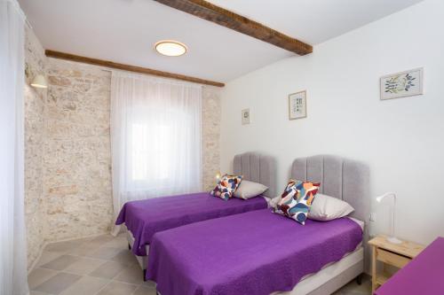Violet Palace Apartment