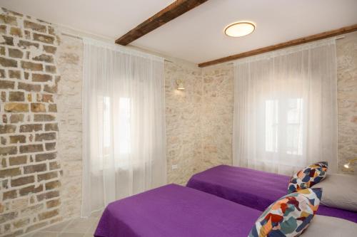 Violet Palace Apartment