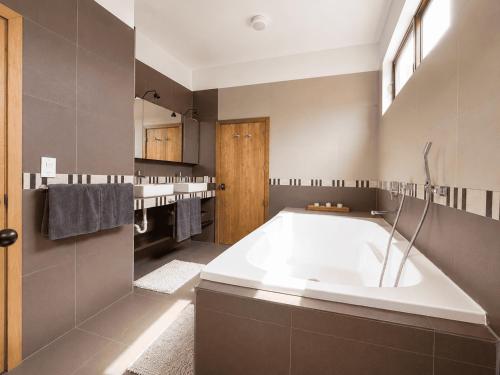 a large bathroom with a large tub in it at Flip Flop House in Puerto Villamil
