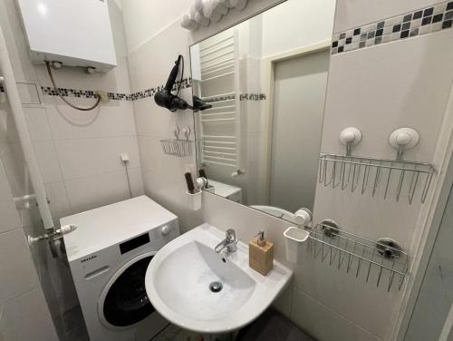 Long-Term Central Stylish Apartment