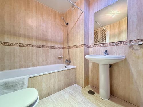 Aljaima III City Center & Beach Apartment