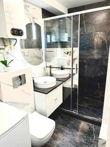 a bathroom with two sinks and a shower at Silver II in Świnoujście