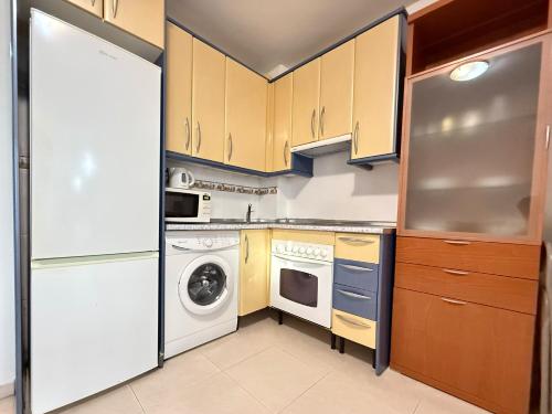 Aljaima III City Center & Beach Apartment