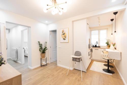 an apartment with a kitchen and a dining room at A&K Apartament in Bacău