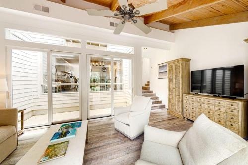 a living room with a couch and a tv at Twin Oaks 207 in Hilton Head Island
