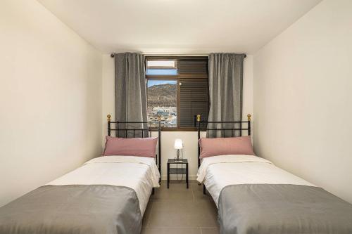 As de Casas - Royal 8 - Los Cristianos