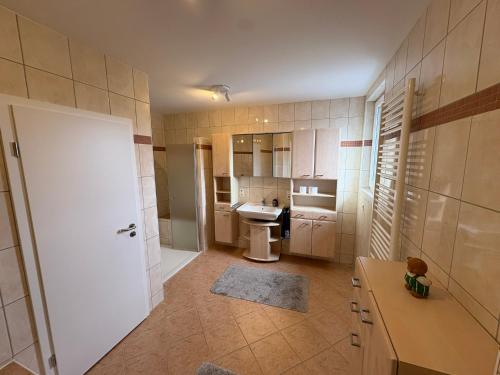 a bathroom with a toilet and a sink at Wohnen nahe der Ems in Fresenburg