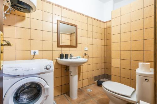 a bathroom with a washing machine and a sink at Casa Susa in Adeje