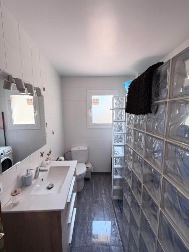 a bathroom with a sink and a toilet in it at Apartamento Ramon in Tarragona
