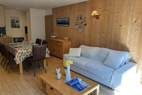 Bright apartment - near Mont Blanc