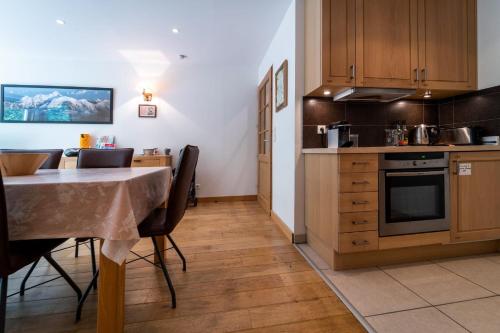 Bright apartment - near Mont Blanc