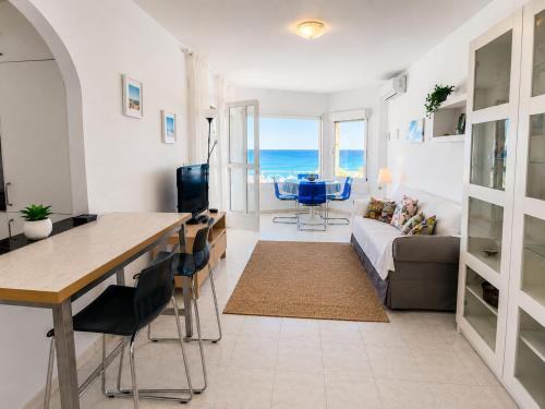 a living room with a couch and a table at Chalet a orillas del mar in Torrevieja