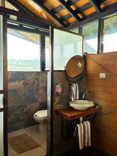 a bathroom with a toilet and a sink at Centro Holístico Kinam in Amecameca de Juárez