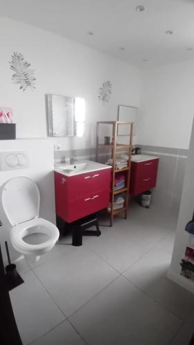 a bathroom with a red sink and a toilet at Villa Hill-Sea in Saint Martin