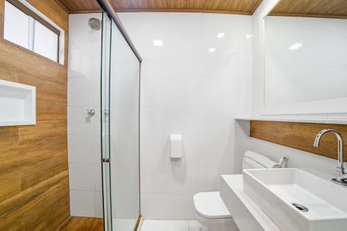 a bathroom with a sink and a shower at Hotel Praia do Sol in Ilhéus