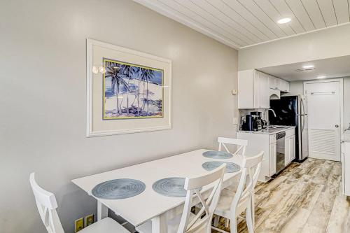 Forest Beach Villas 405 photo 7