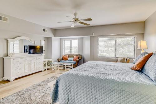 Forest Beach Villas 405 photo 13
