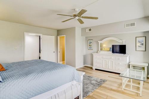 Forest Beach Villas 405 photo 15