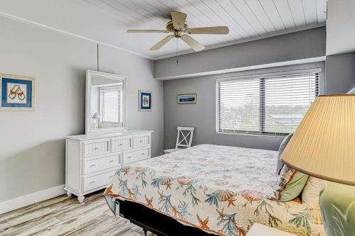 Forest Beach Villas 405 photo 20