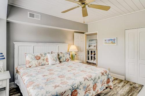 Forest Beach Villas 405 photo 22
