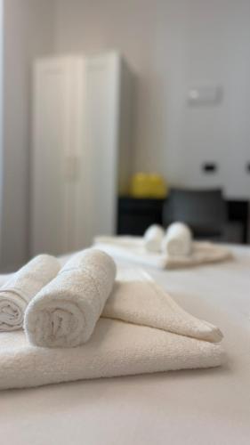 two folded towels sitting on top of two beds at Bed & Bricks in Reggio Emilia