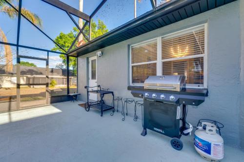 Luxe 4BR Villa Near Disney: Private Pool & Lanai photo 11