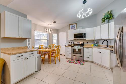Luxe 4BR Villa Near Disney: Private Pool & Lanai photo 13