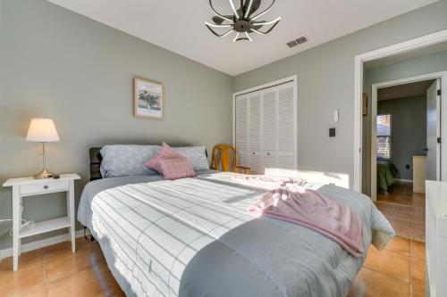 Luxe 4BR Villa Near Disney: Private Pool & Lanai photo 9