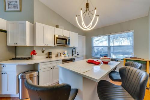 Luxe 4BR Villa Near Disney: Private Pool & Lanai photo 6