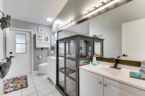 Luxe 4BR Villa Near Disney: Private Pool & Lanai photo 4